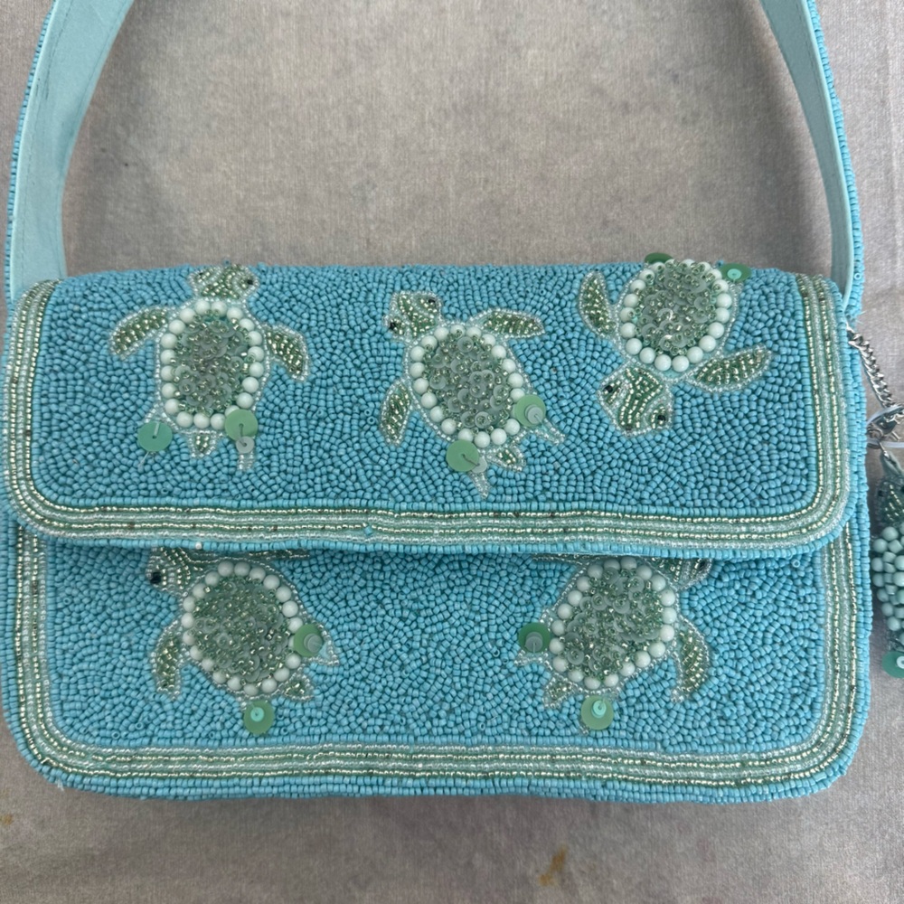 Made in India Blue beaded turtle bag with charm - Picture 2 of 6